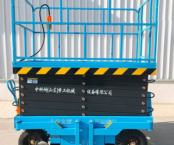 定南自行走升降机